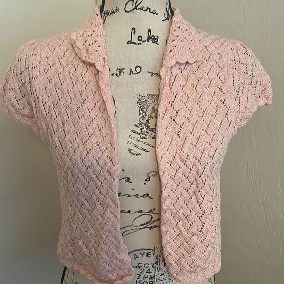 Y2K Bebe Pink Crochet Open Style Cropped Cardigan Boho Feminine Barbiecore NEW - Picture 2 of 9